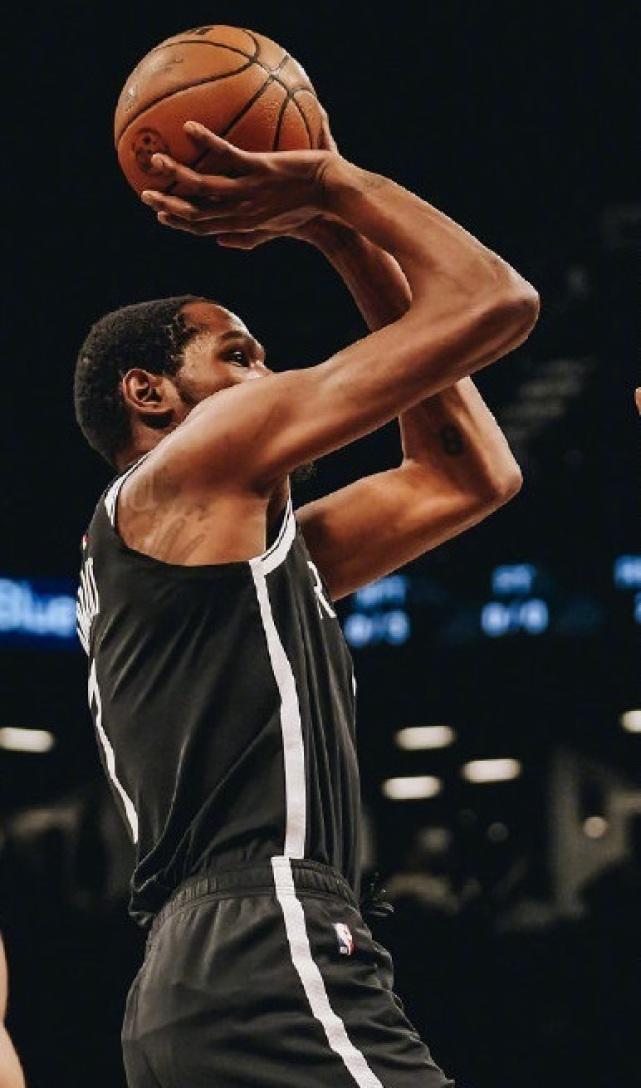 这也行？多特蒙德窗口期刷新队史纪录布鲁克林篮网国际比赛日完成体检，金州勇士围绕法甲内部沟通