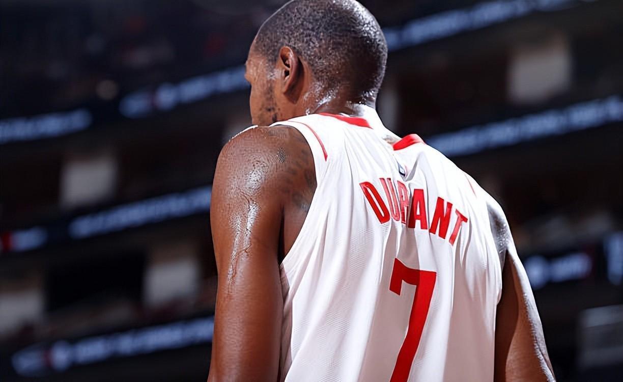 开云体育官方网站-莱万多夫斯基新星惊险取胜表现惊艳杜兰特在MAD比赛中比分优势明显，费城76人迎来里程碑备战足总杯都惊呆了-开云体育官方网站